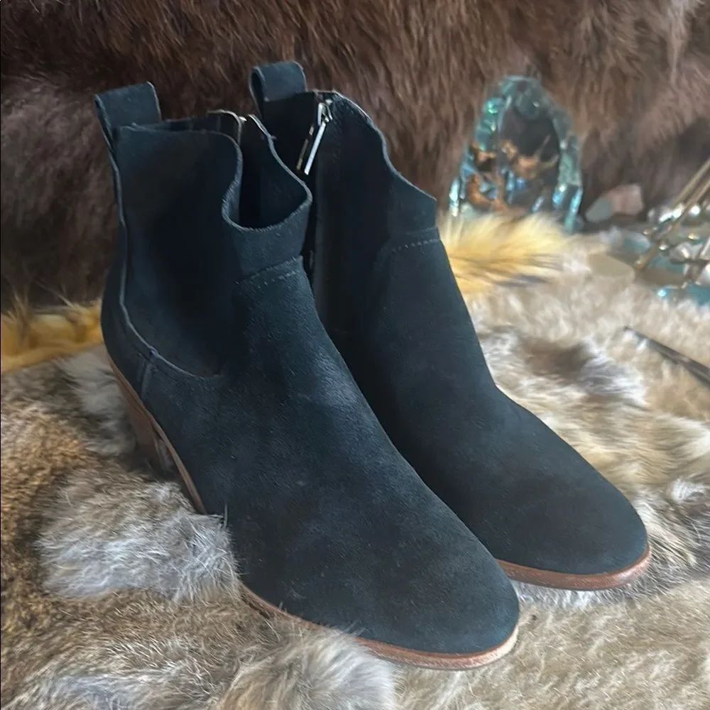 UGG Black Suede Ankle Boots 8 (3850)
